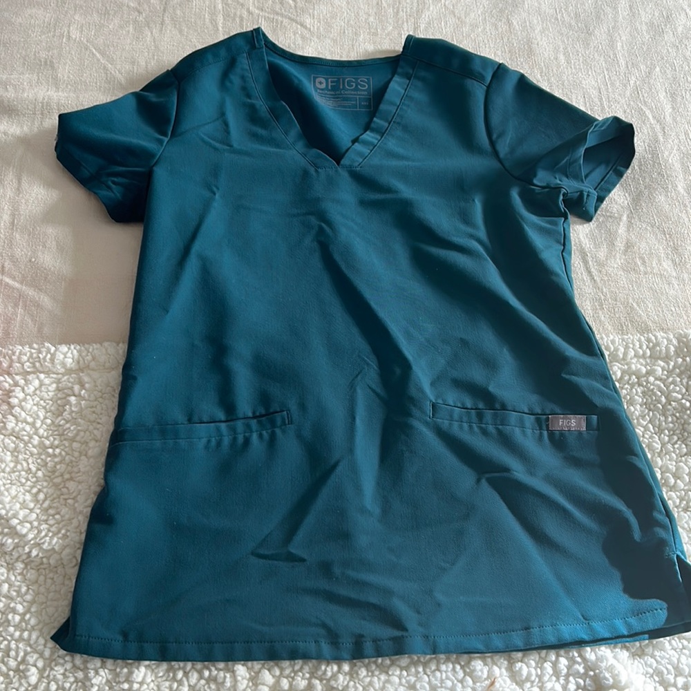 Figs XXS 3 pocket top.